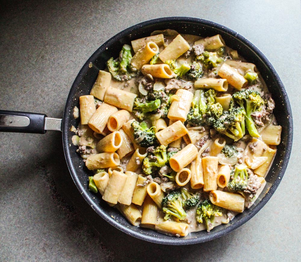 one-pan-cheesy-beef-and-broccoli-pasta