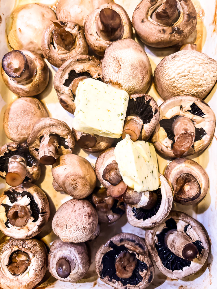 Garlic Butter Roasted Mushrooms I LisaGCooks.com