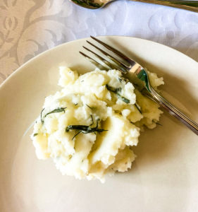 Buttermilk and Dill Mashed Potatoes I LisaGCooks.com