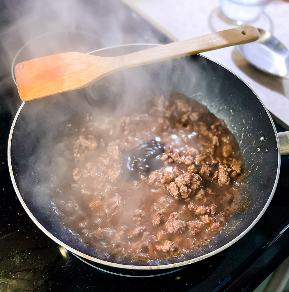 Ground Beef Stir fry with a Teriyaki-Hoisin Sauce I LisaGCooks.com